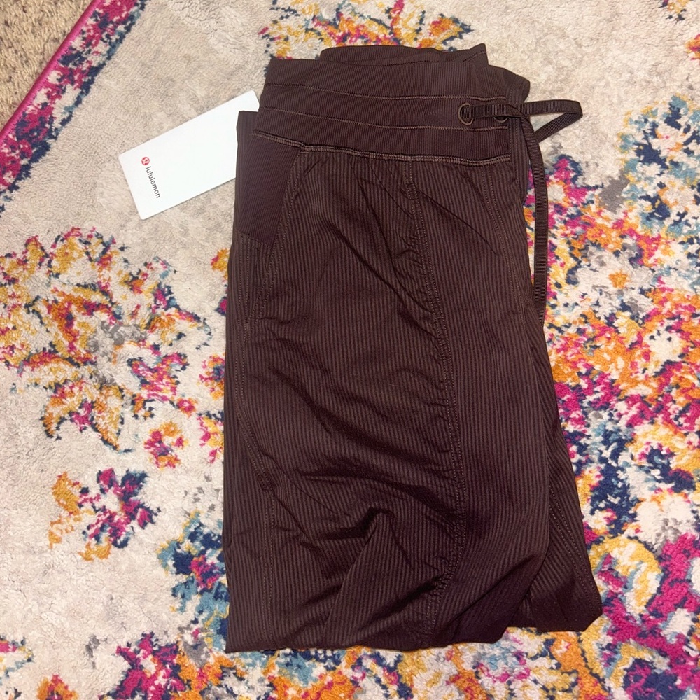 BRAND NEW LULULEMON SWEATPANTS